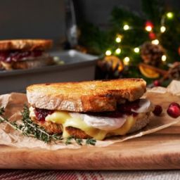 Indyk, topiony brie i żurawina